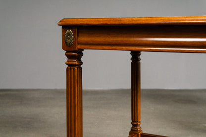 Elegante Beistelltische im klassizistischen Stil