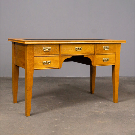 Praktischer Antiker Schreibtisch