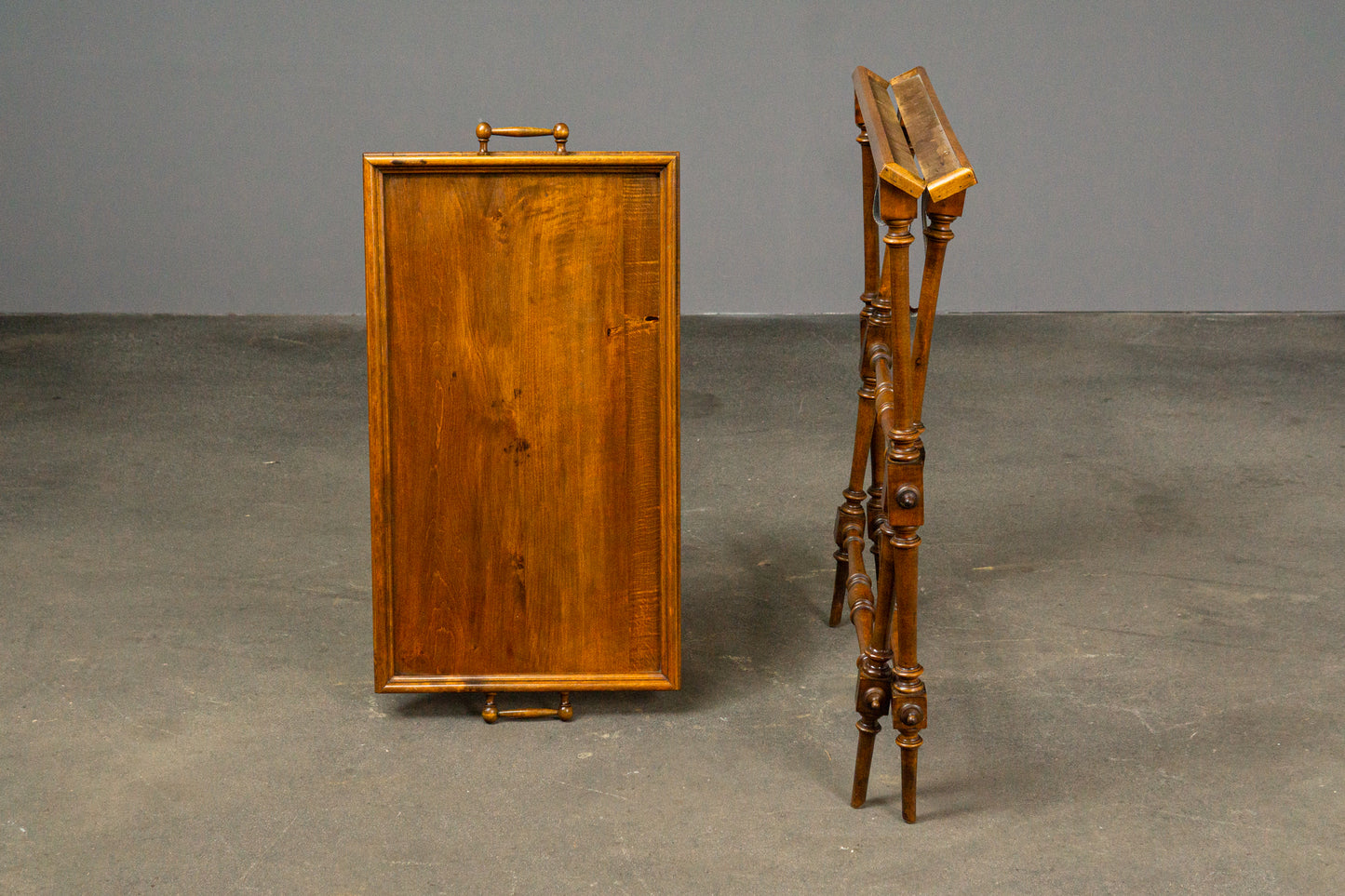 Praktischer Gründerzeit Tabletttisch