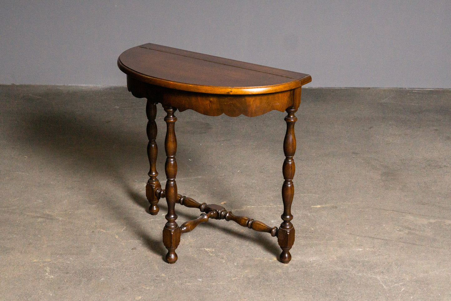 Eleganter Konsolentisch im Antik Stil