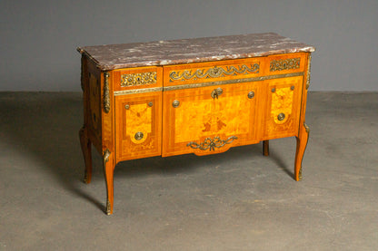 Außergewöhnliche Kommode im Louis XVI Stil
