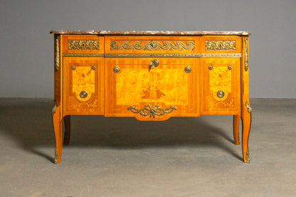 Außergewöhnliche Kommode im Louis XVI Stil