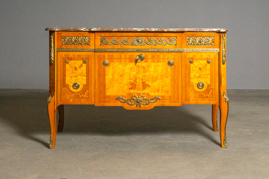 Außergewöhnliche Kommode im Louis XVI Stil