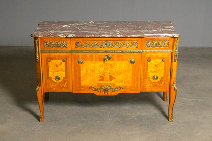 Außergewöhnliche Kommode im Louis XVI Stil