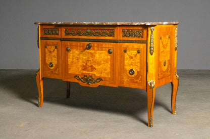 Außergewöhnliche Kommode im Louis XVI Stil