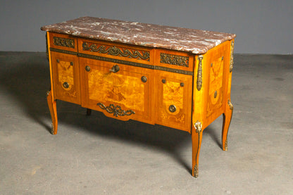 Außergewöhnliche Kommode im Louis XVI Stil