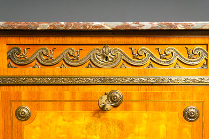 Außergewöhnliche Kommode im Louis XVI Stil