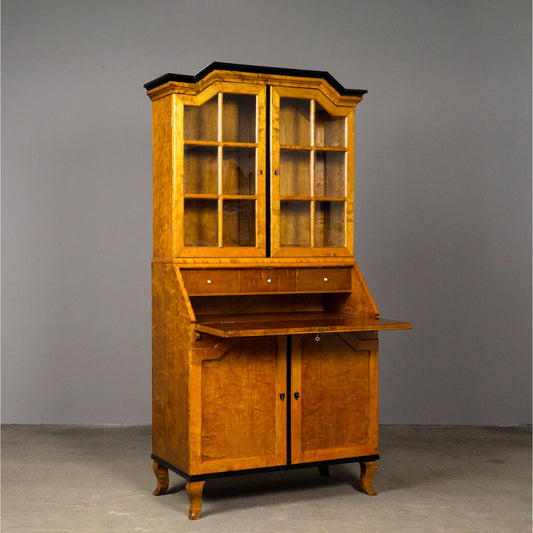 Praktischer Sekretär mit Aufsatz