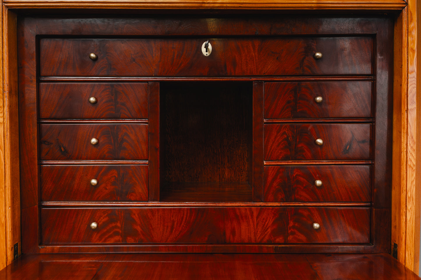 Praktischer Biedermeier Standsekretär