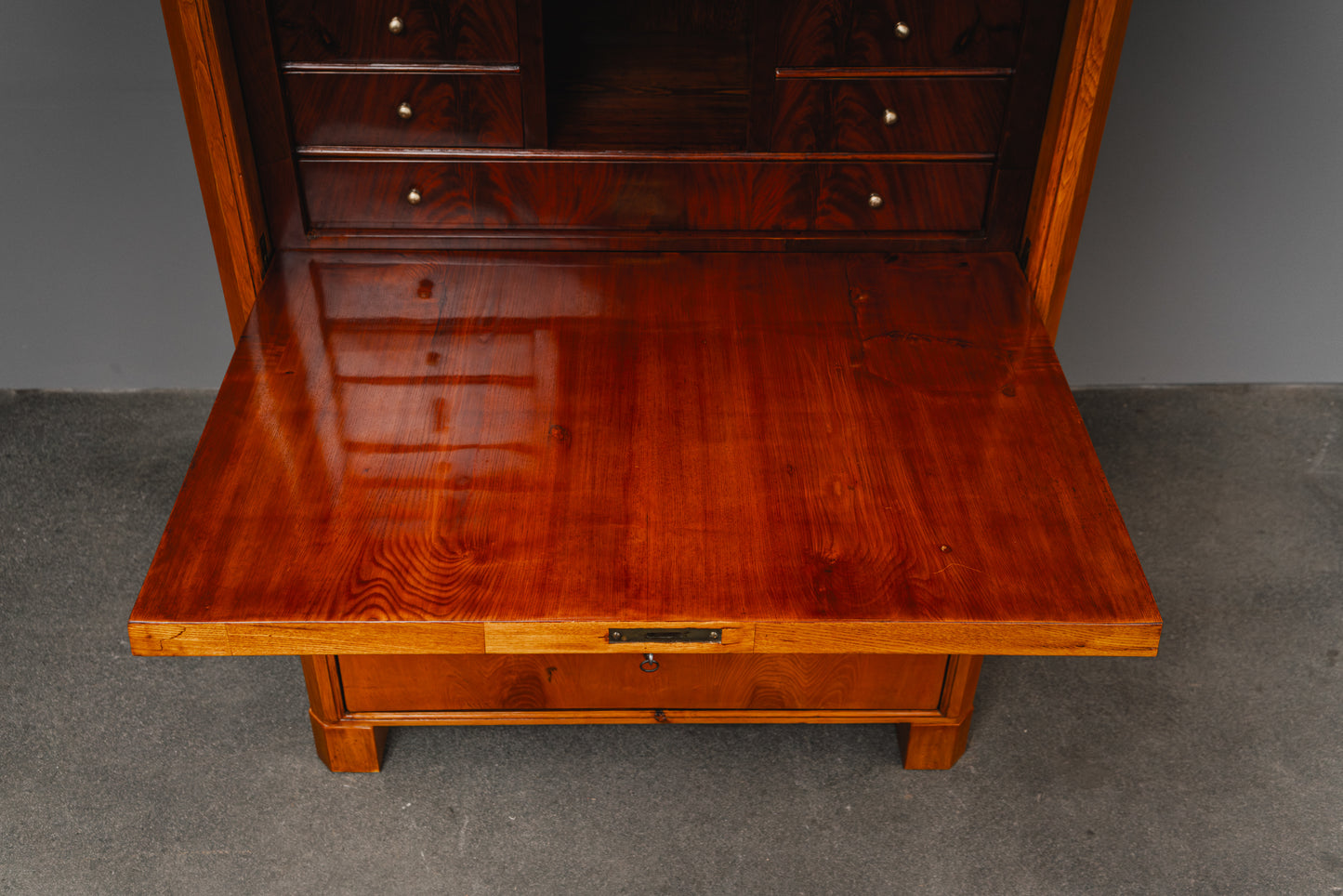 Praktischer Biedermeier Standsekretär