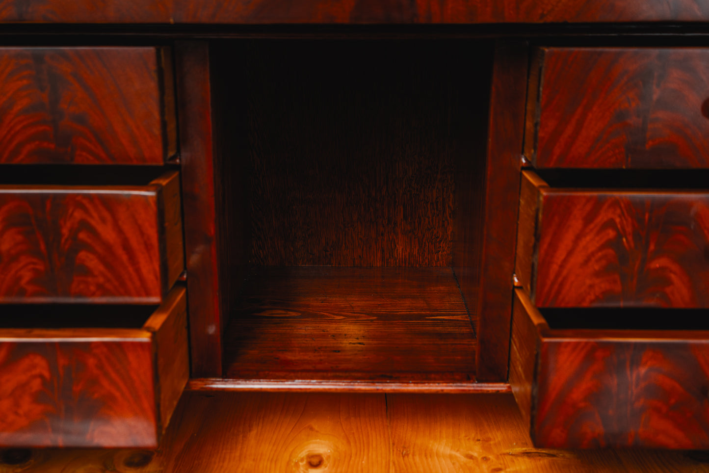 Praktischer Biedermeier Standsekretär