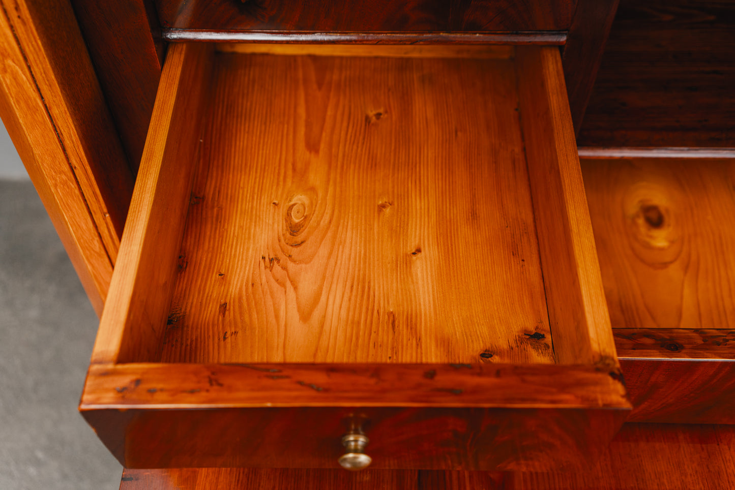 Praktischer Biedermeier Standsekretär