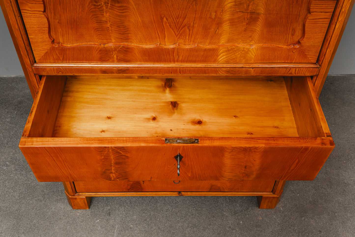 Praktischer Biedermeier Standsekretär