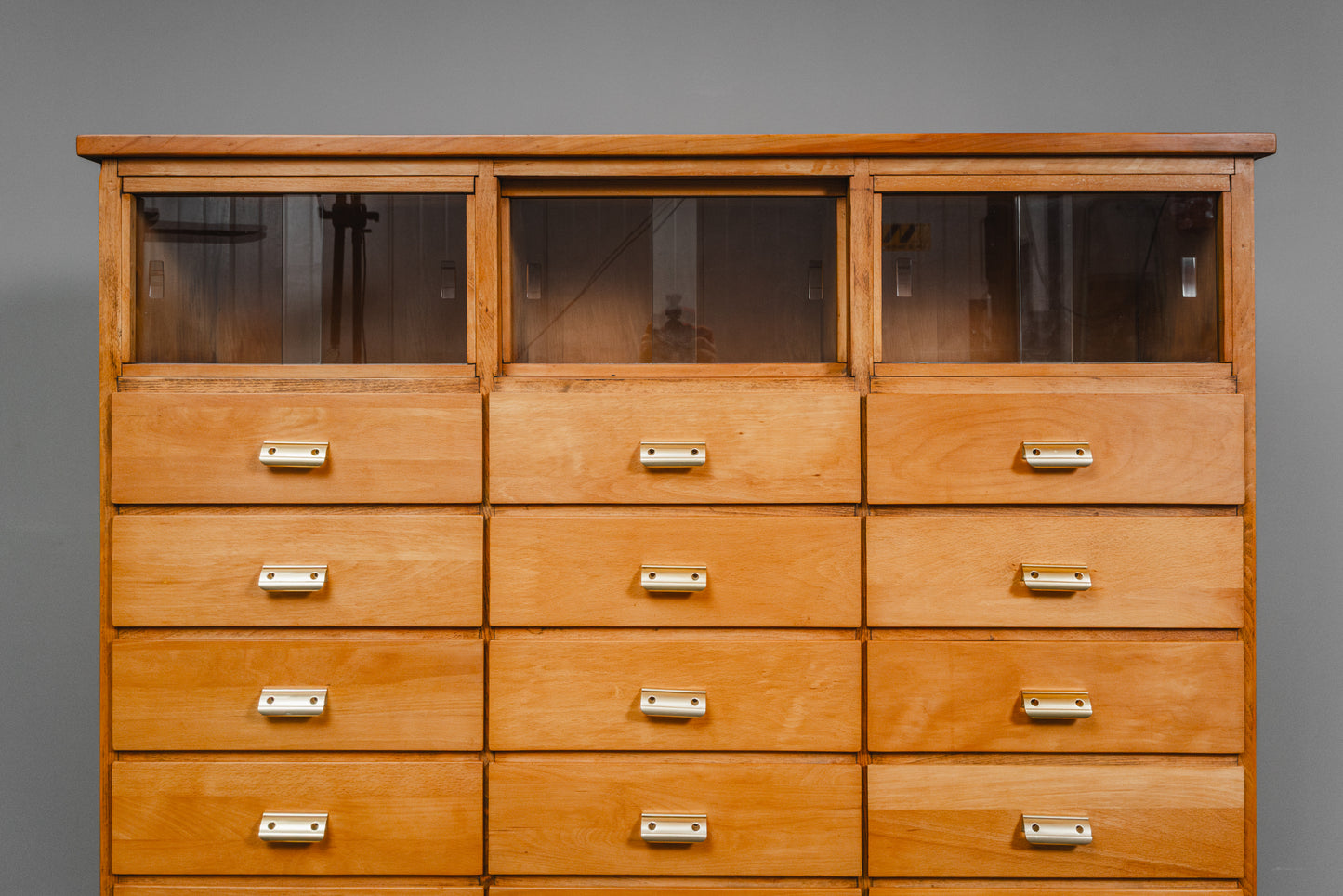 Praktischer Schubladenschrank im Industriedesign