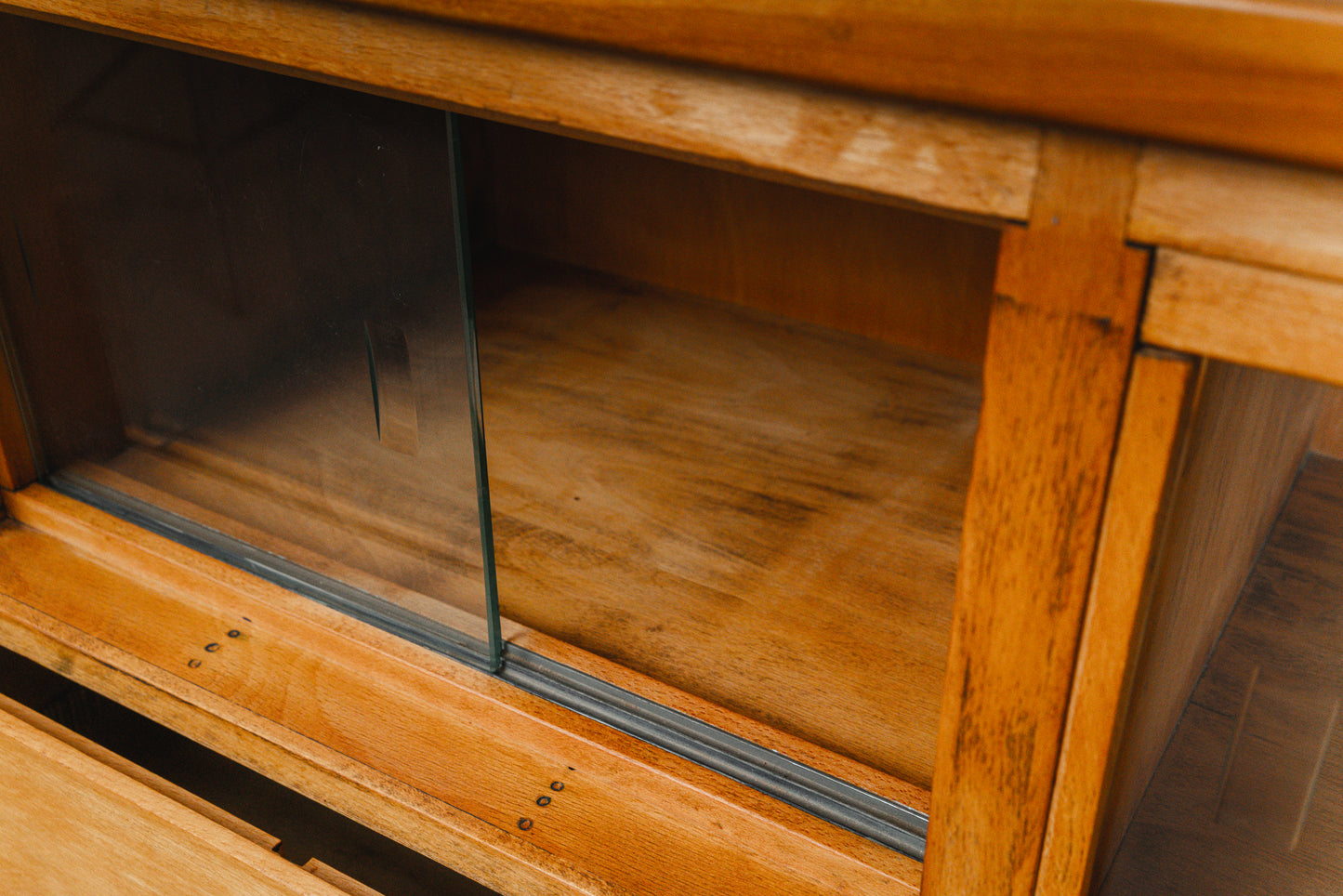 Praktischer Schubladenschrank im Industriedesign