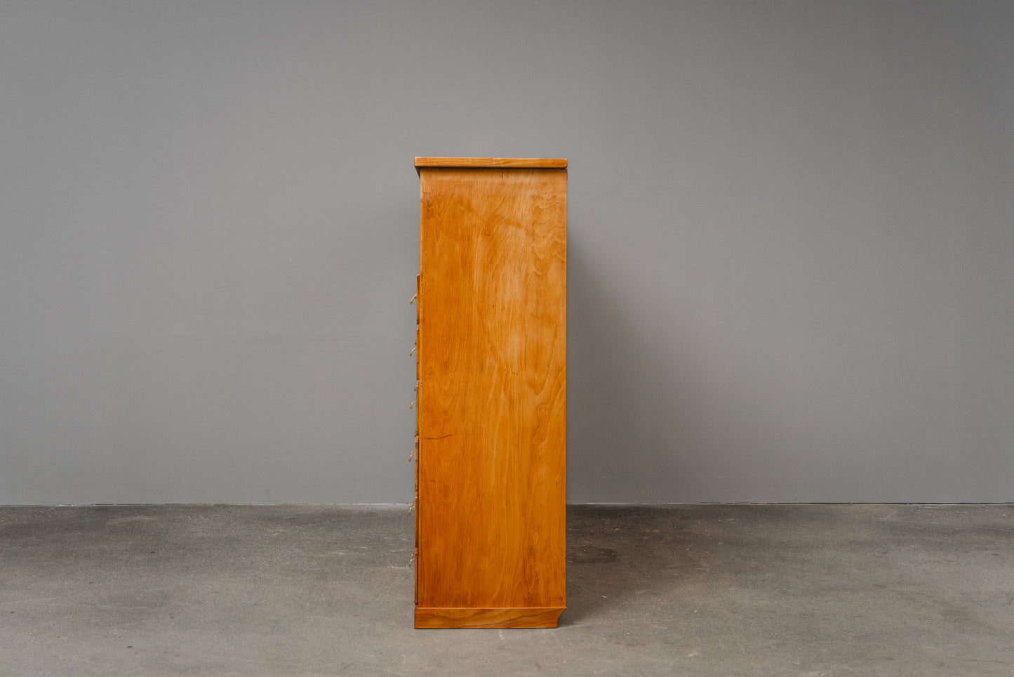 Praktischer Schubladenschrank im Industriedesign