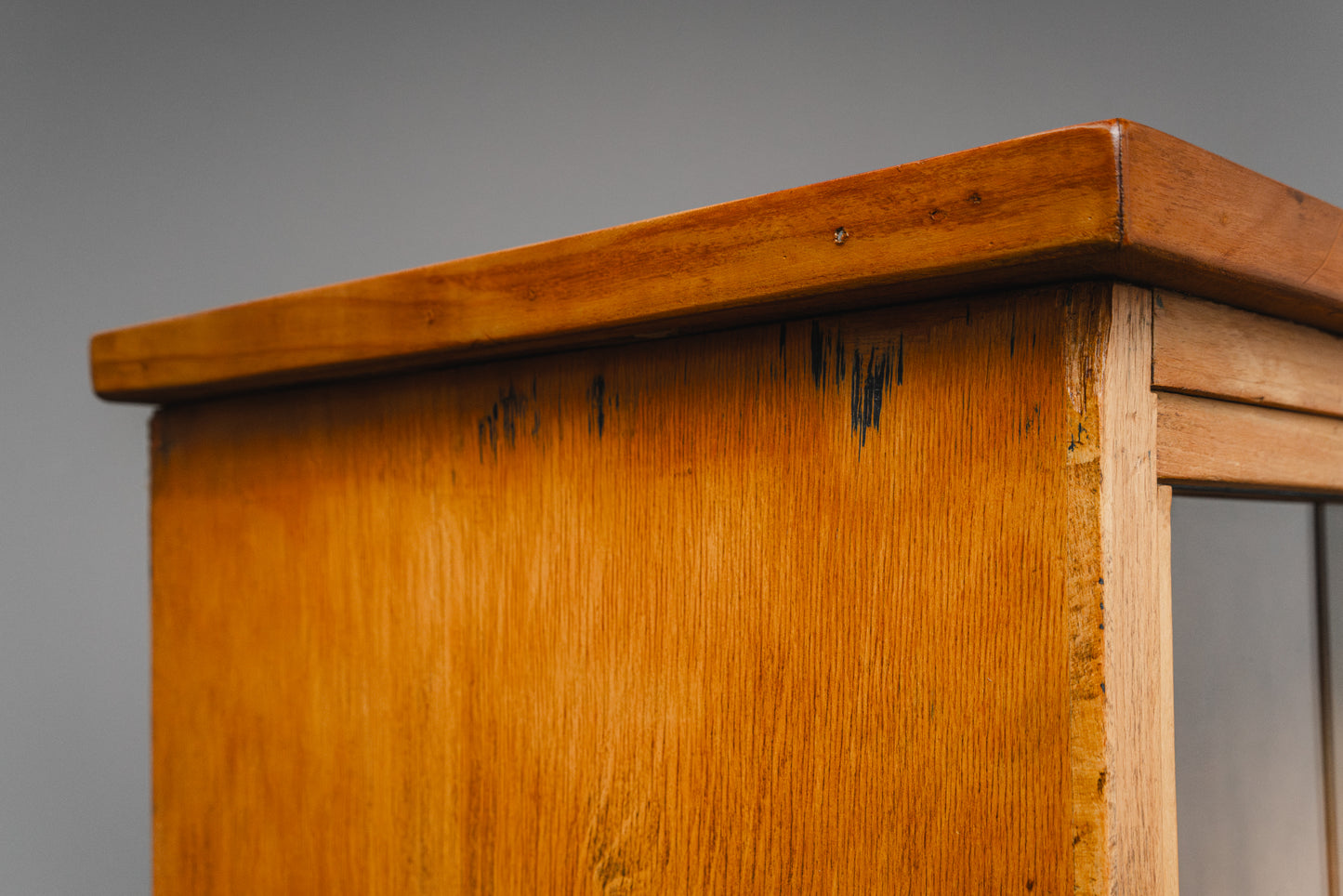 Praktischer Schubladenschrank im Industriedesign