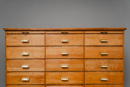 Wunderschöner Schubladenschrank im Industriedesign