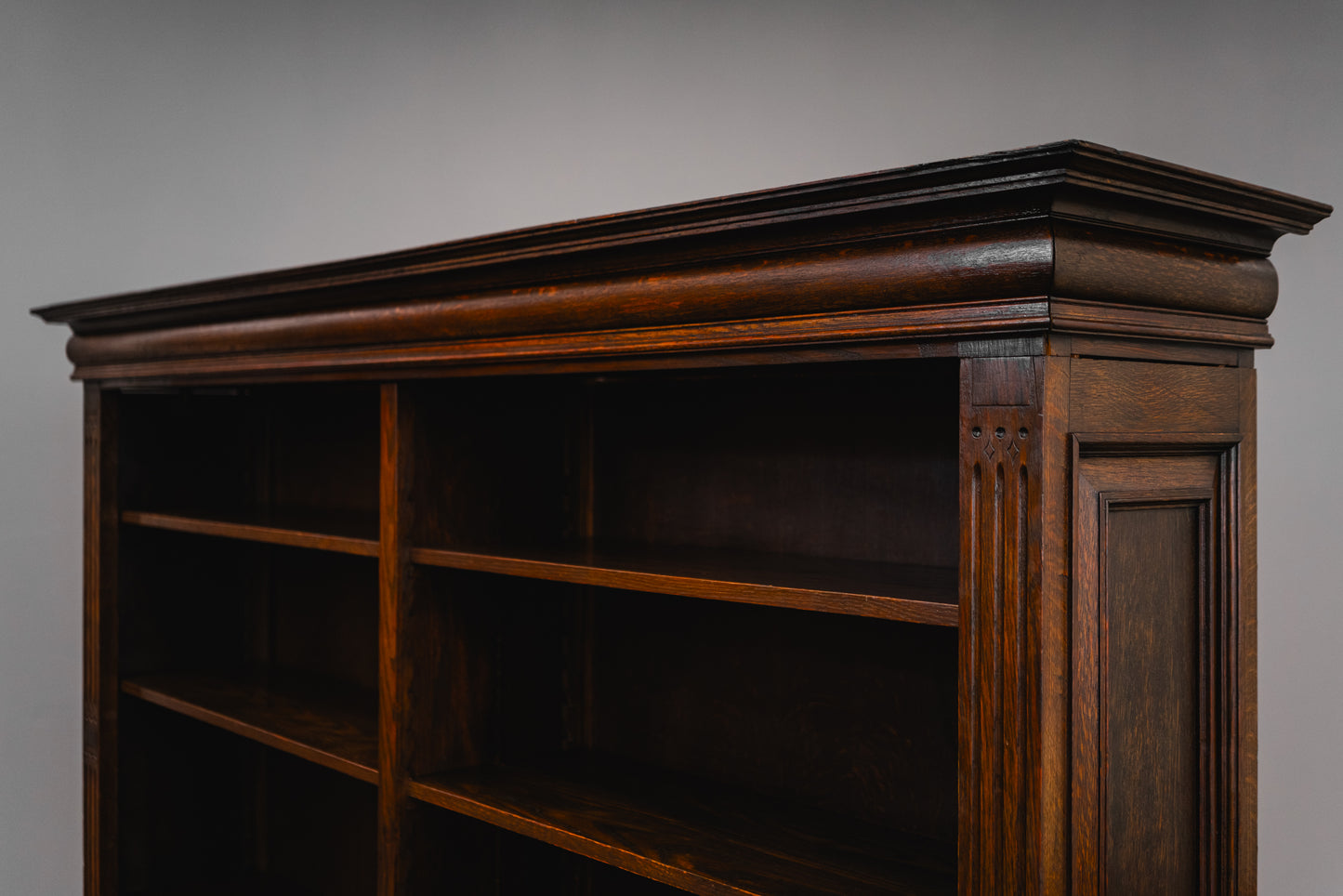 Elegantes Großes Bücherregal