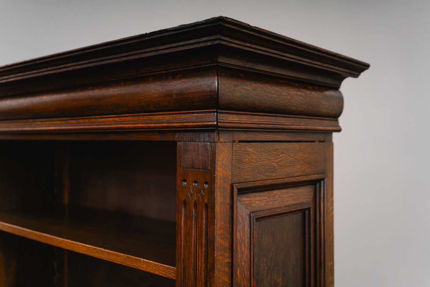 Elegantes Großes Bücherregal