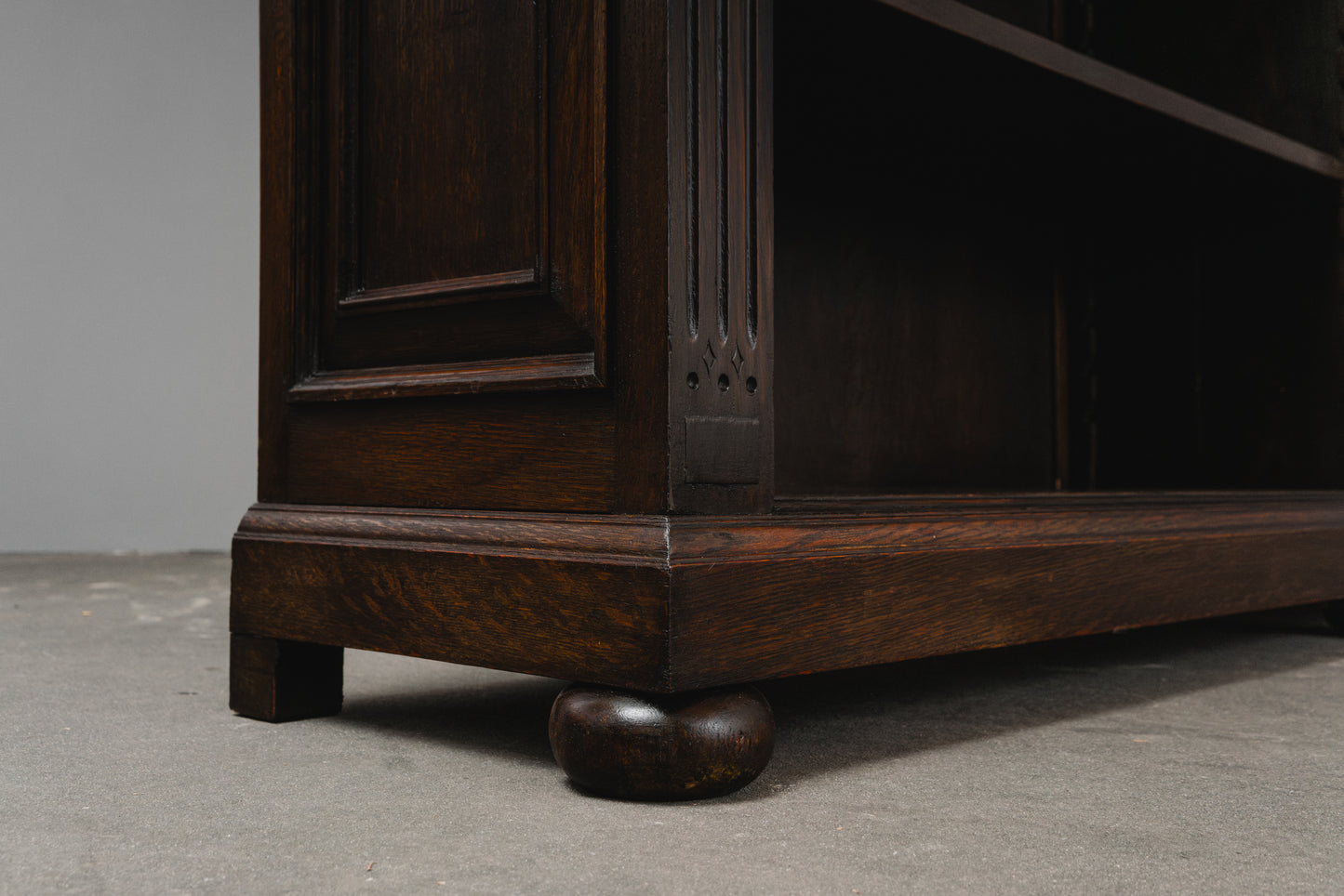 Elegantes Großes Bücherregal