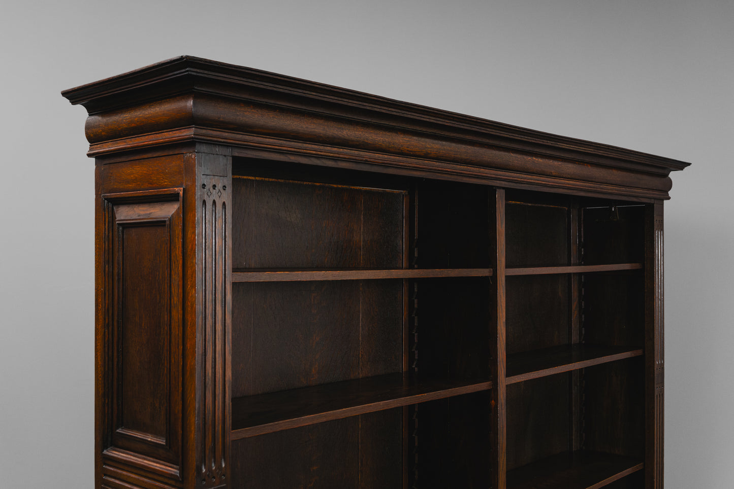 Elegantes Großes Bücherregal