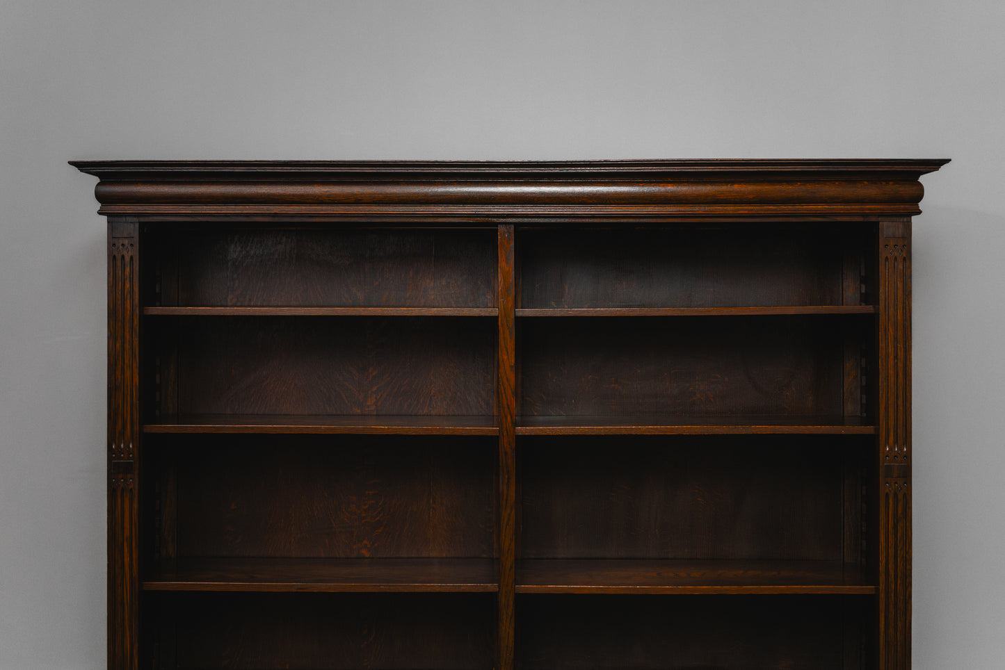 Elegantes Großes Bücherregal