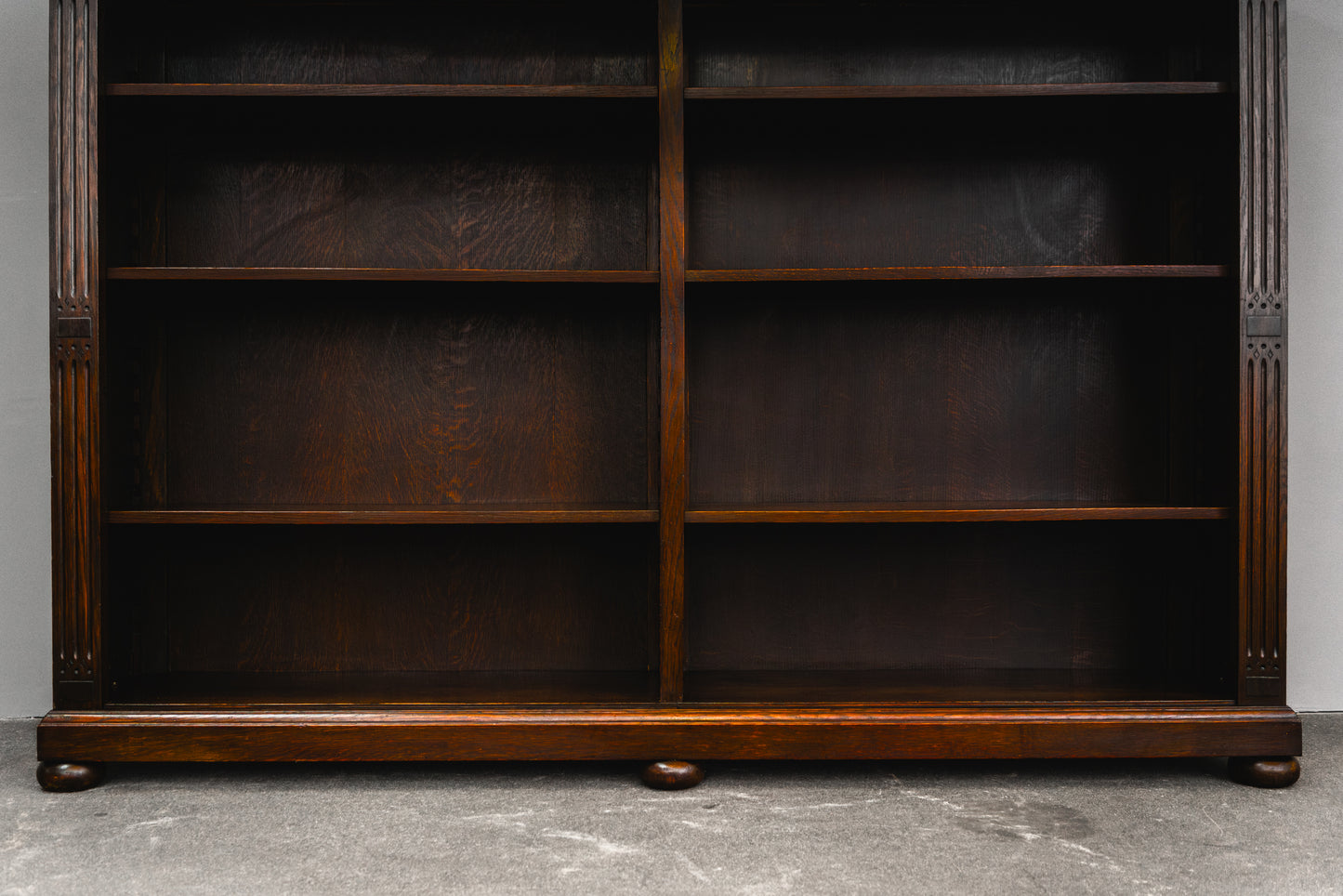 Elegantes Großes Bücherregal