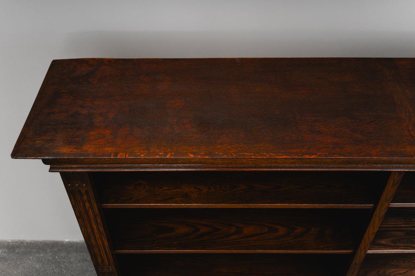 Elegantes Großes Bücherregal