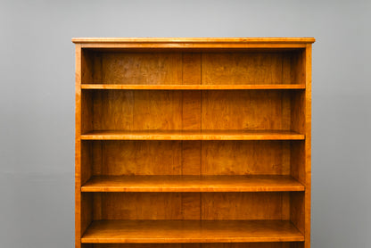 Zeitloses Antikes Bücherregal