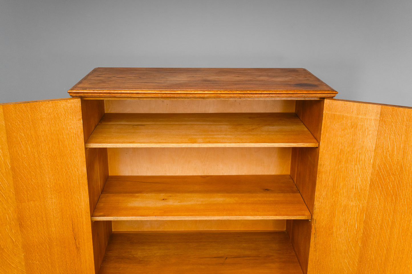 Schöner Jugendstil Wäscheschrank