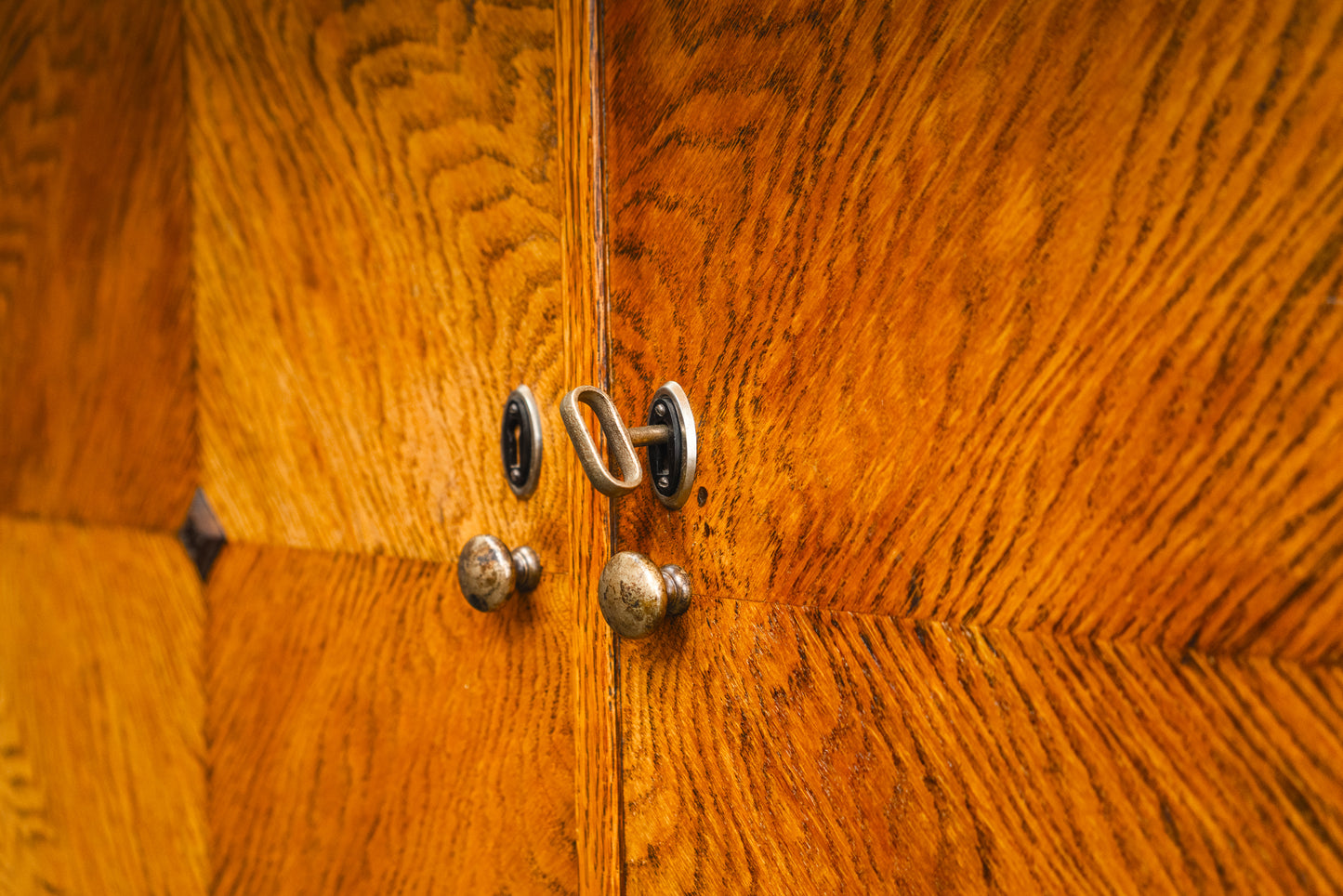 Schöner Jugendstil Wäscheschrank