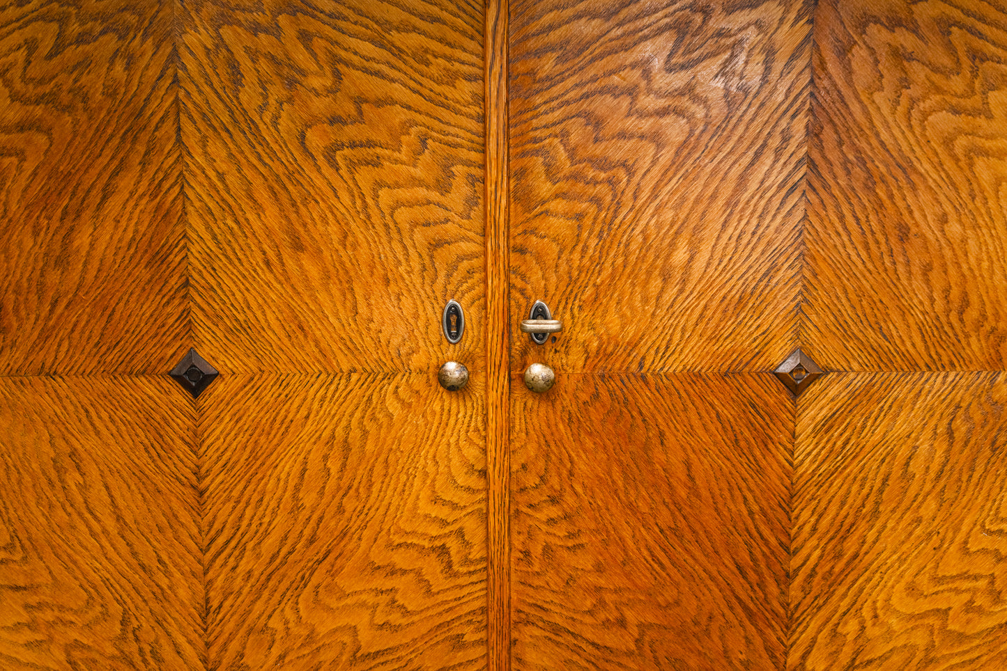 Schöner Jugendstil Wäscheschrank