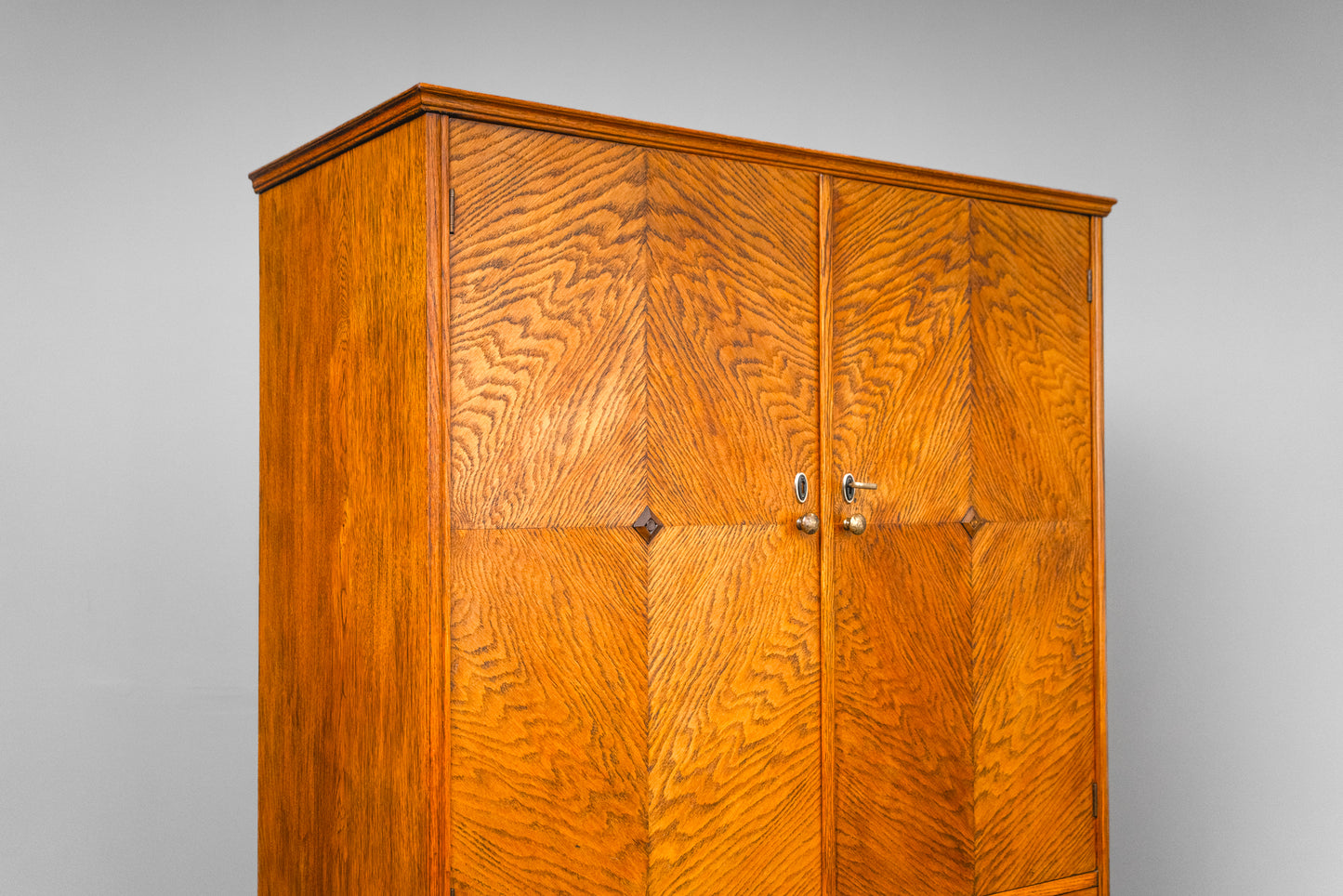 Schöner Jugendstil Wäscheschrank