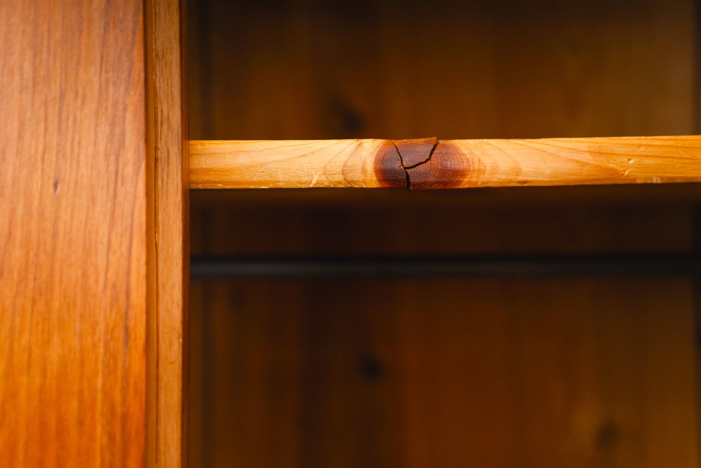 Eleganter Gründerzeit Kleiderschrank