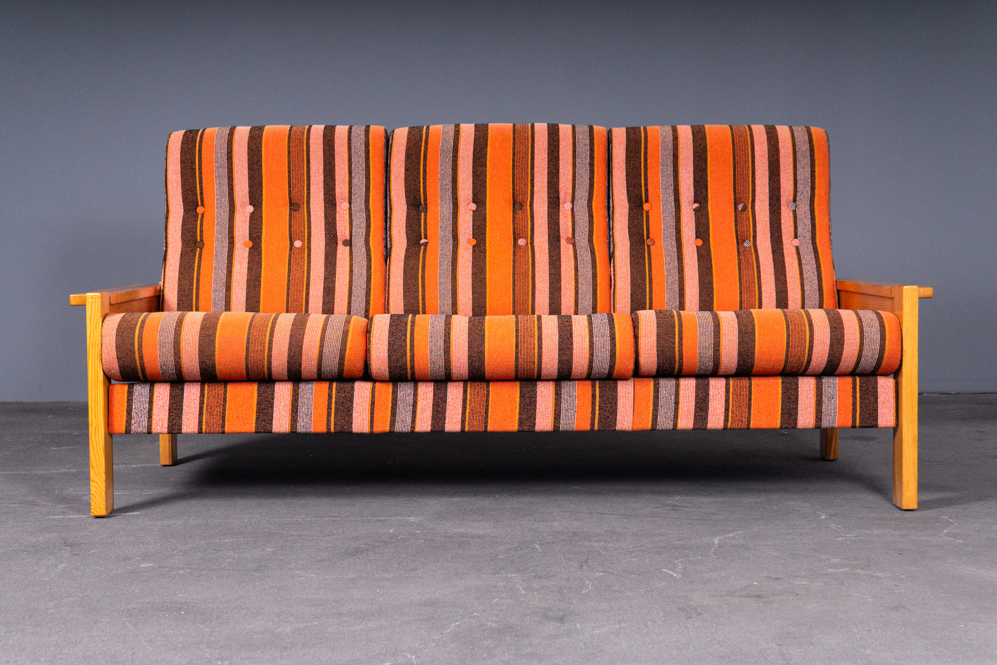 Schönes Vintage Sofa mit zwei Sesseln