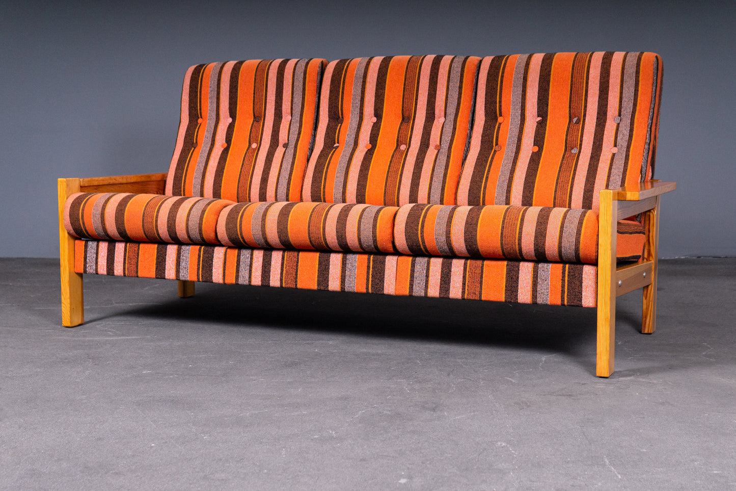 Schönes Vintage Sofa mit zwei Sesseln