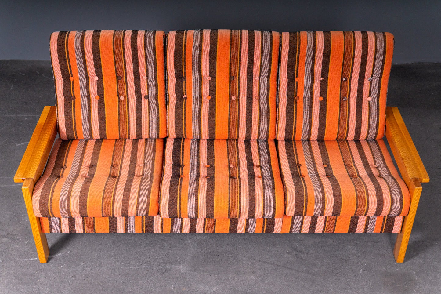 Schönes Vintage Sofa mit zwei Sesseln