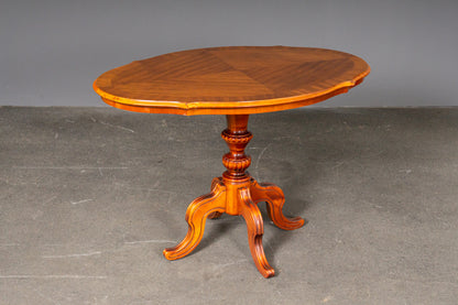 Eleganter Couchtisch im Antik Stil