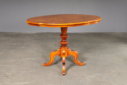 Eleganter Couchtisch im Antik Stil