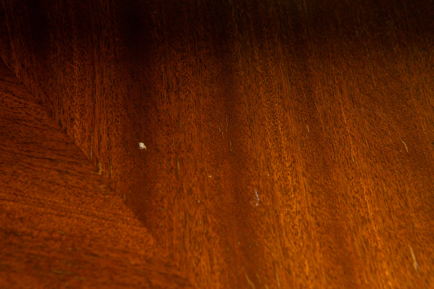 Eleganter Couchtisch im Antik Stil