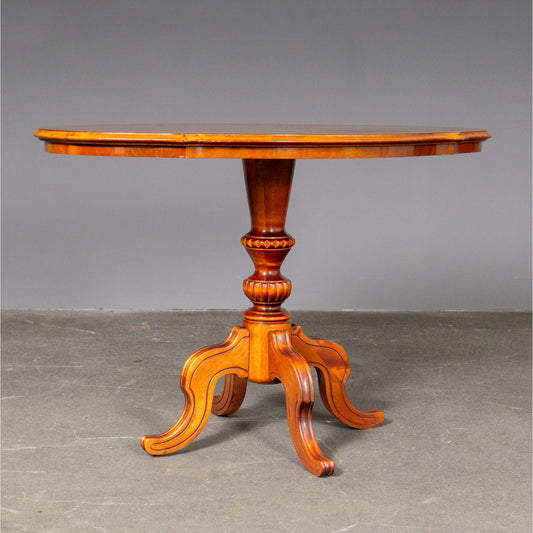 Eleganter Couchtisch im Antik Stil