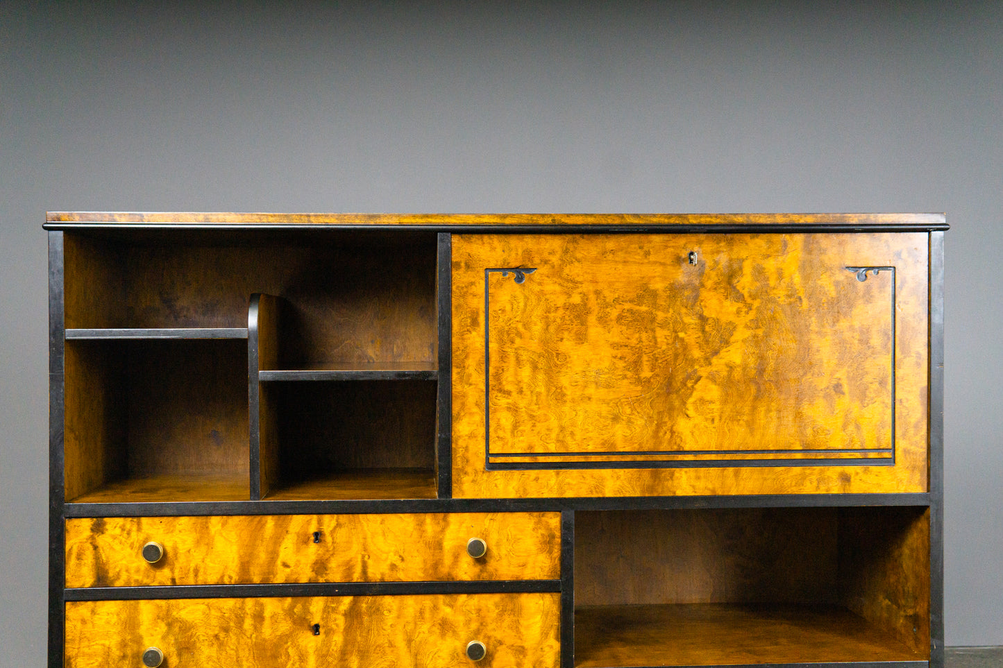 Praktisches Art Déco Highboard