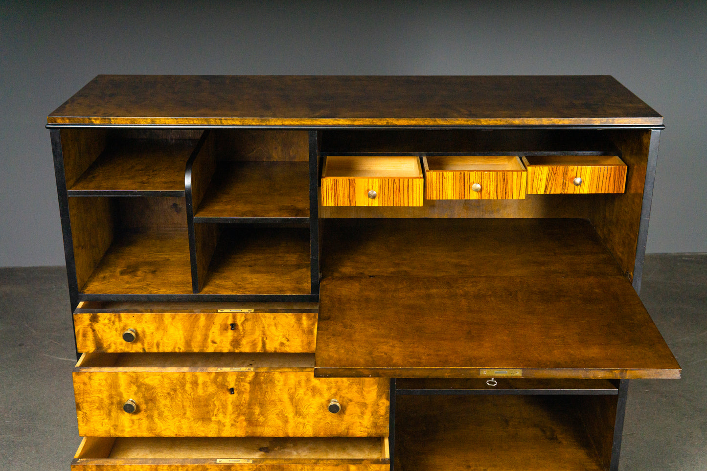 Praktisches Art Déco Highboard