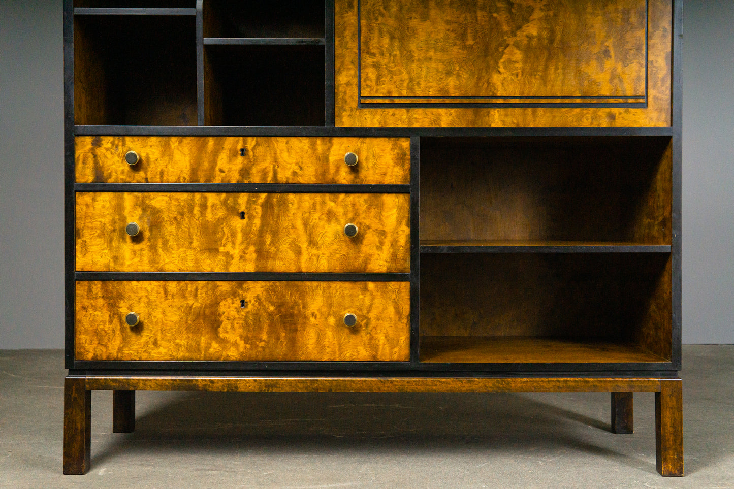 Praktisches Art Déco Highboard