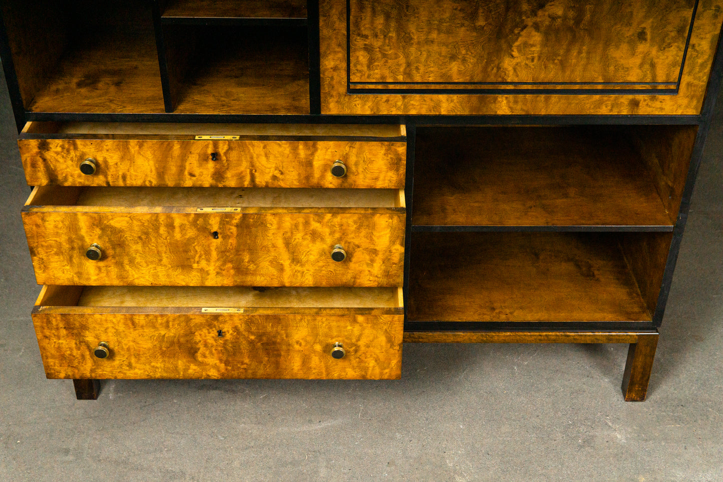 Praktisches Art Déco Highboard