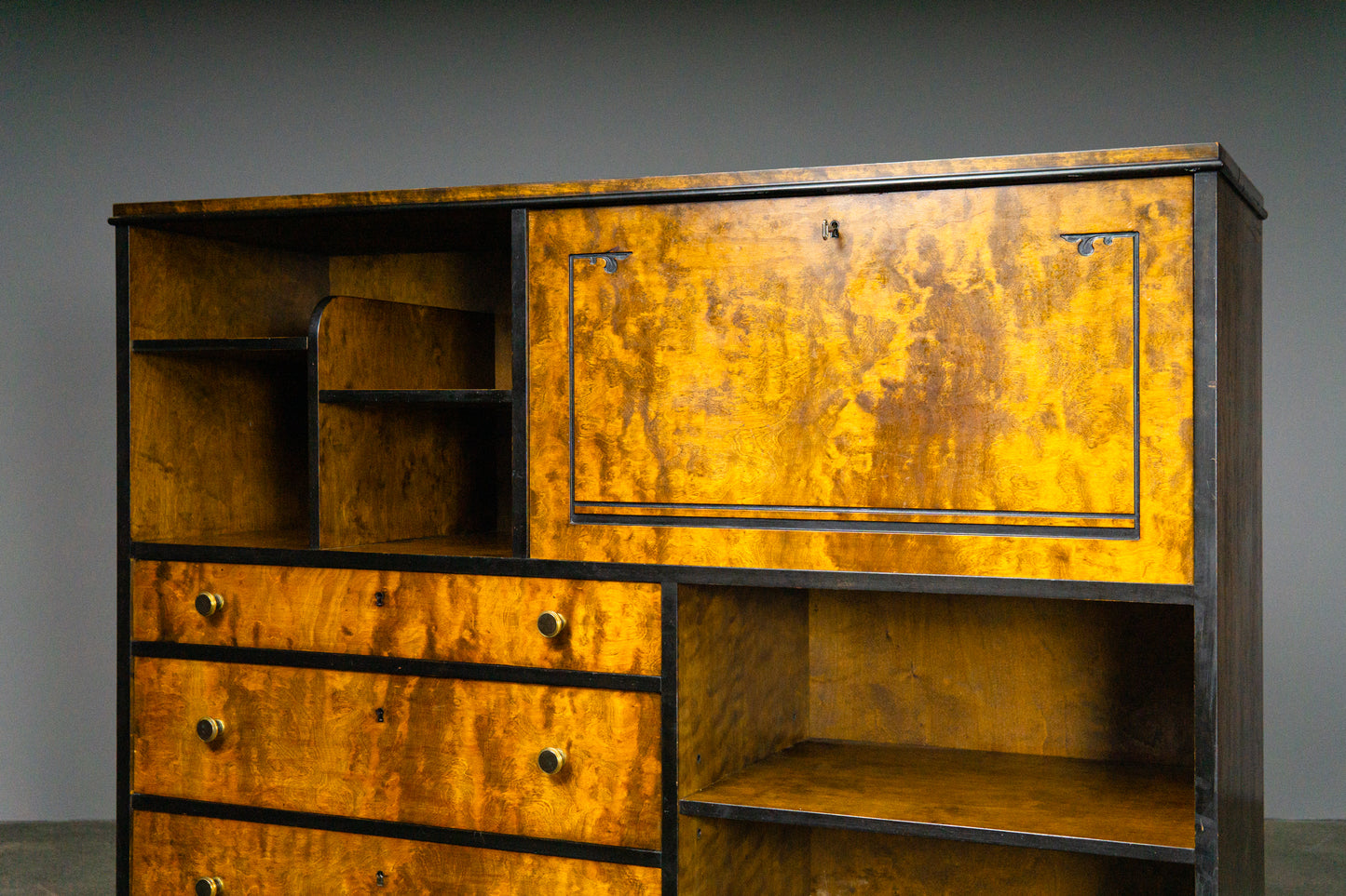 Praktisches Art Déco Highboard