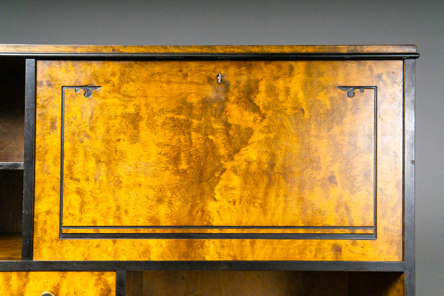 Praktisches Art Déco Highboard