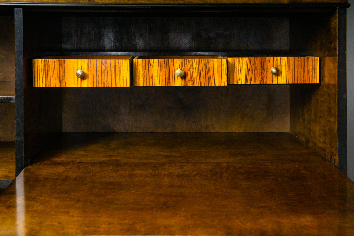 Praktisches Art Déco Highboard