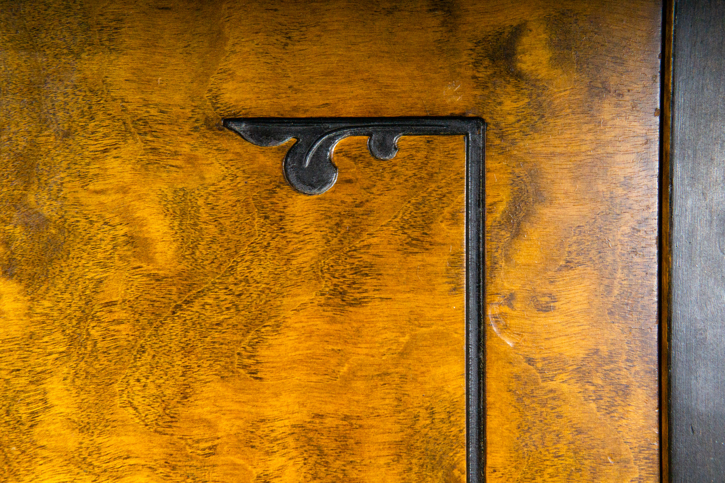 Praktisches Art Déco Highboard